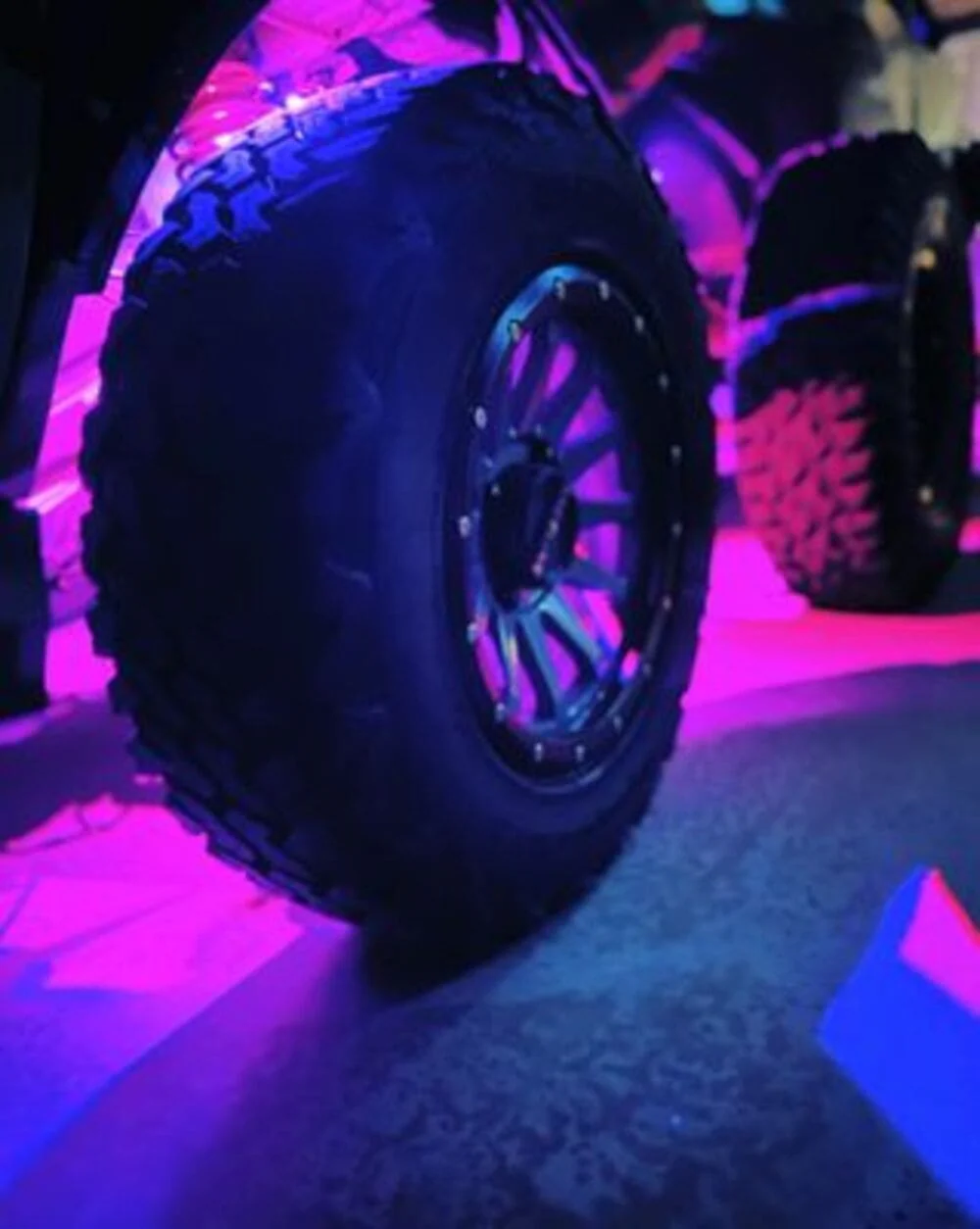 M Whips T2 RGB/RGBW Bluetooth Chasing Rock Light Kit - Image 9