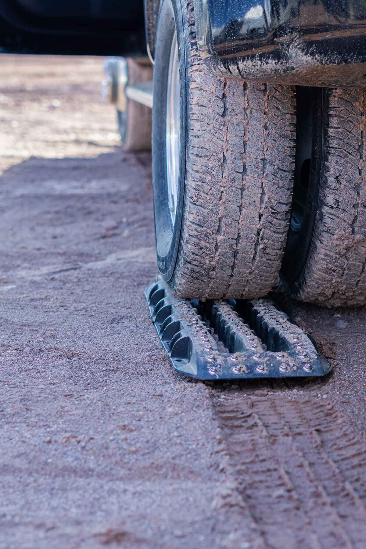 Mojab Off-Road Ultimate Traction Recovery Board with Steel Plugs & Storage Bag - Image 5