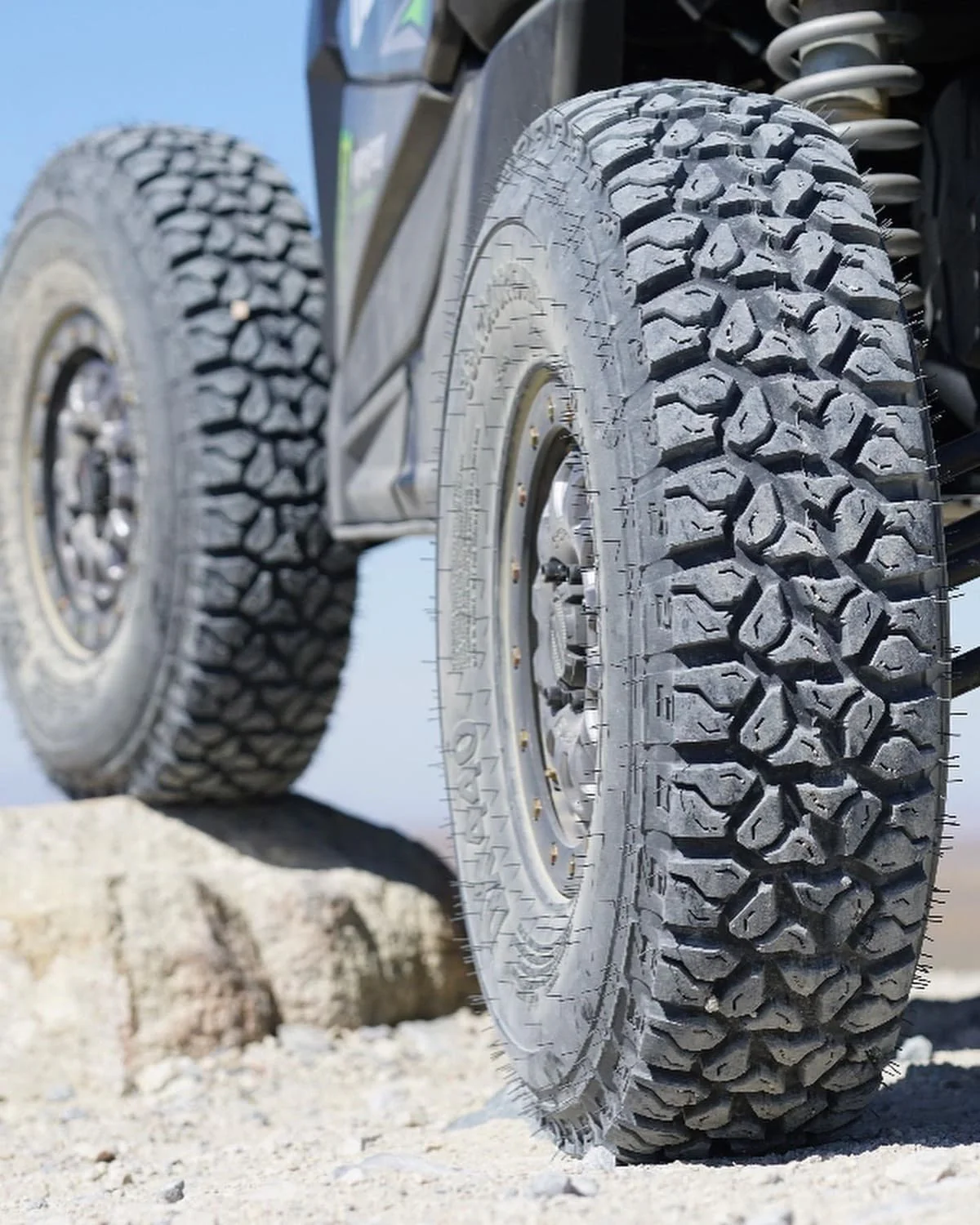 System 3 Gunmetal Grey SB-6 Beadlocks & System 3 DX440 Offroad Wheel & Tire Kit - Image 6