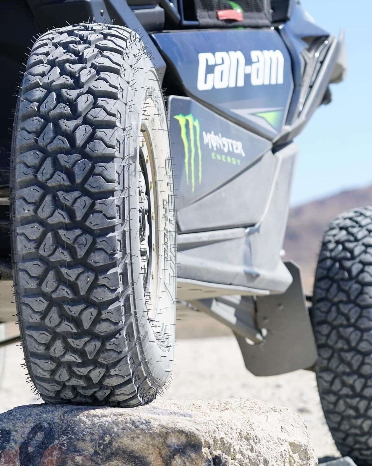 System 3 Gunmetal Grey SB-6 Beadlocks & System 3 DX440 Offroad Wheel & Tire Kit - Image 9
