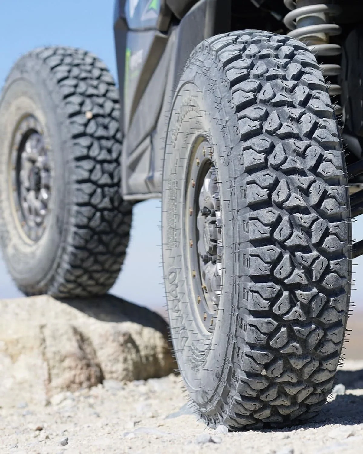 System 3 Matte Black SB-6 Beadlocks & System 3 DX440 Offroad Wheel & Tire Kit - Image 5