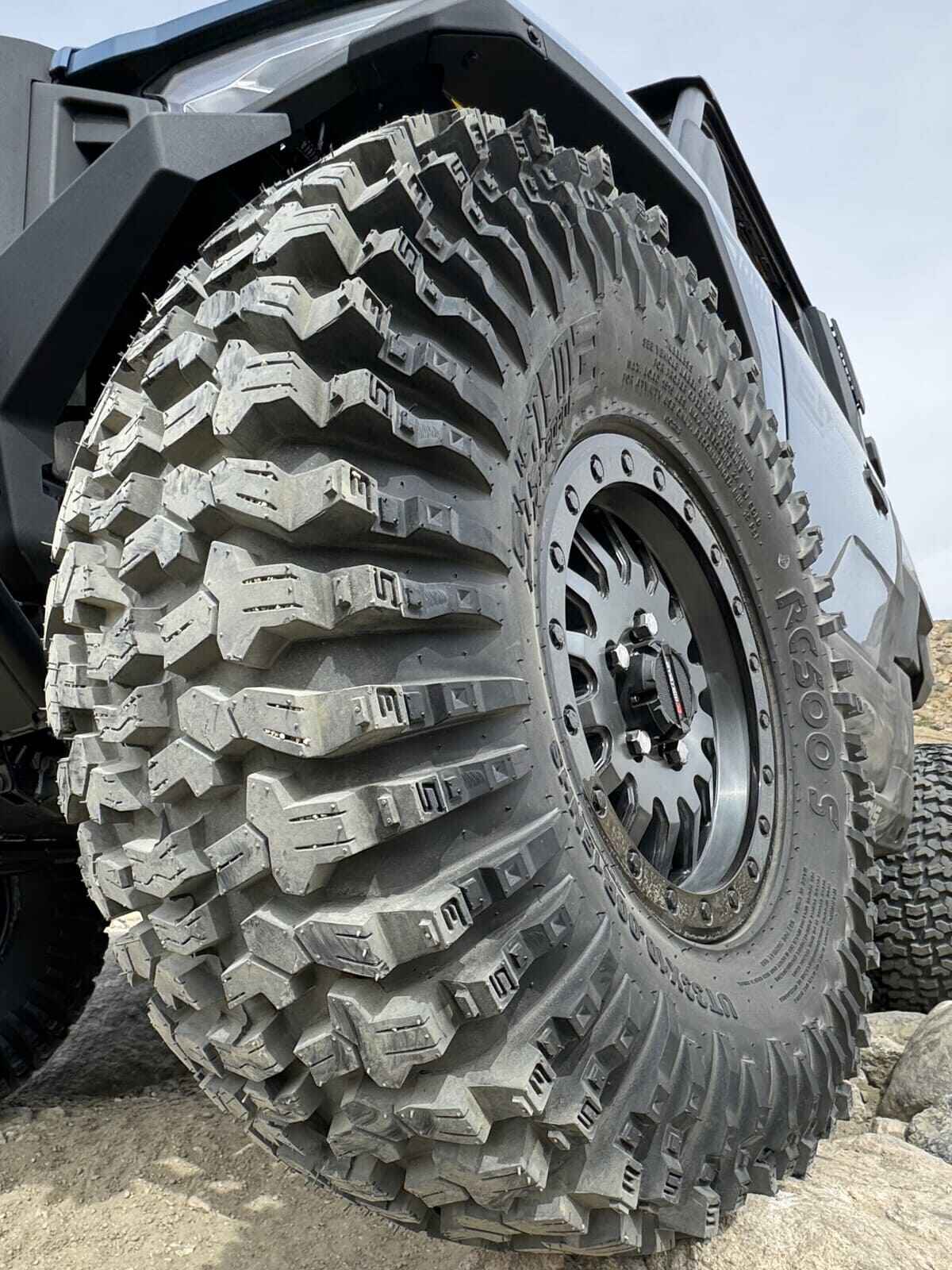 System 3 Matte Black SB-8 Beadlock 6-Lug & System 3 RC500S 8 Ply Rock Crawler Wheel & Tire Kit - Image 7