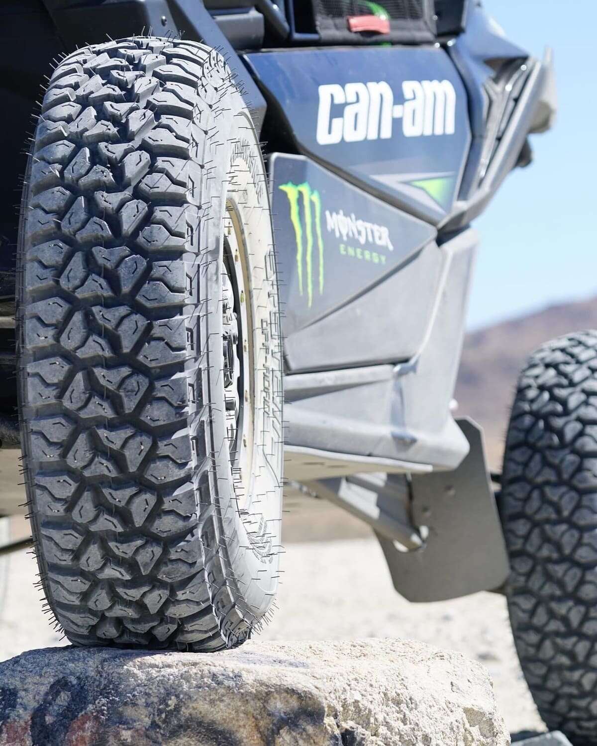 System 3 Titanium SB-7 Beadlock & System 3 DX440 Offroad Wheel & Tire Kit - Image 9