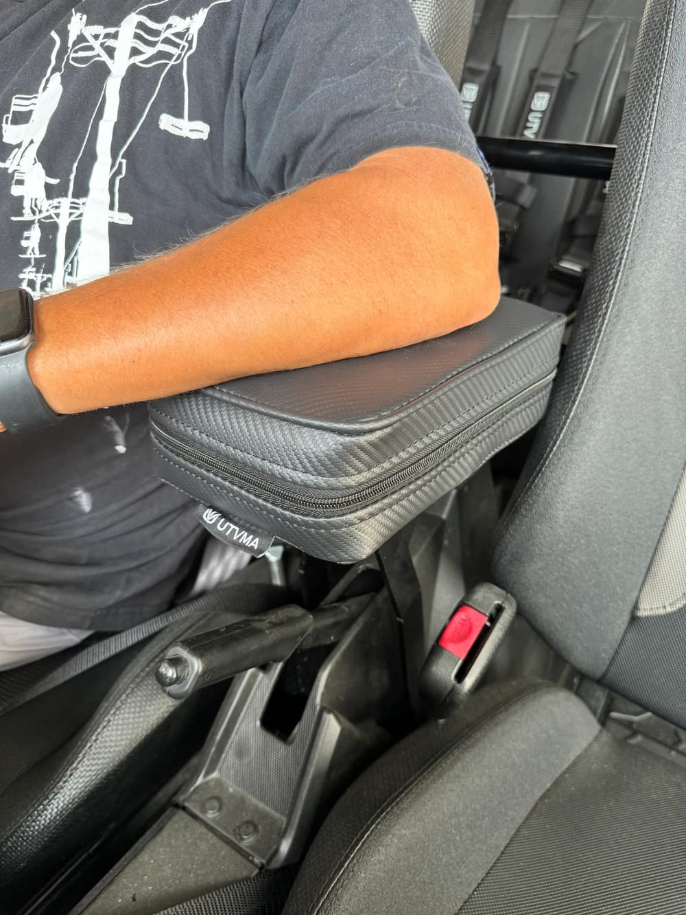 UTVMA '21-'24 Can-Am Commander Max & Rear Armrest w/ Bracket - Image 4
