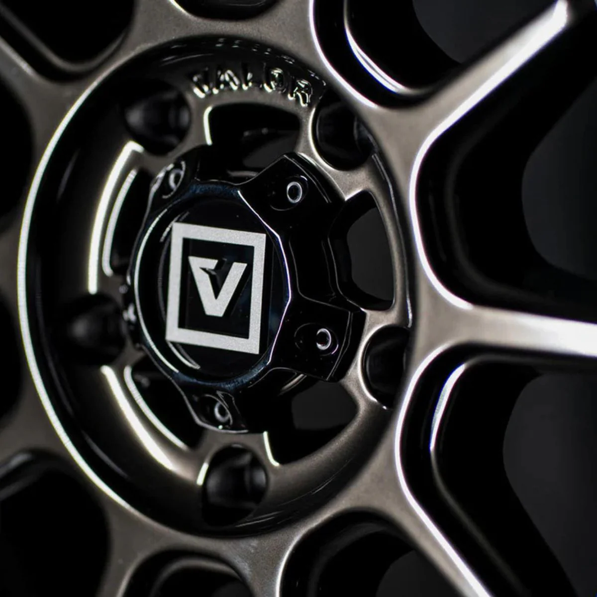 Valor Offroad V18 Beadlock UTV Wheel - Hyper Black - Image 4