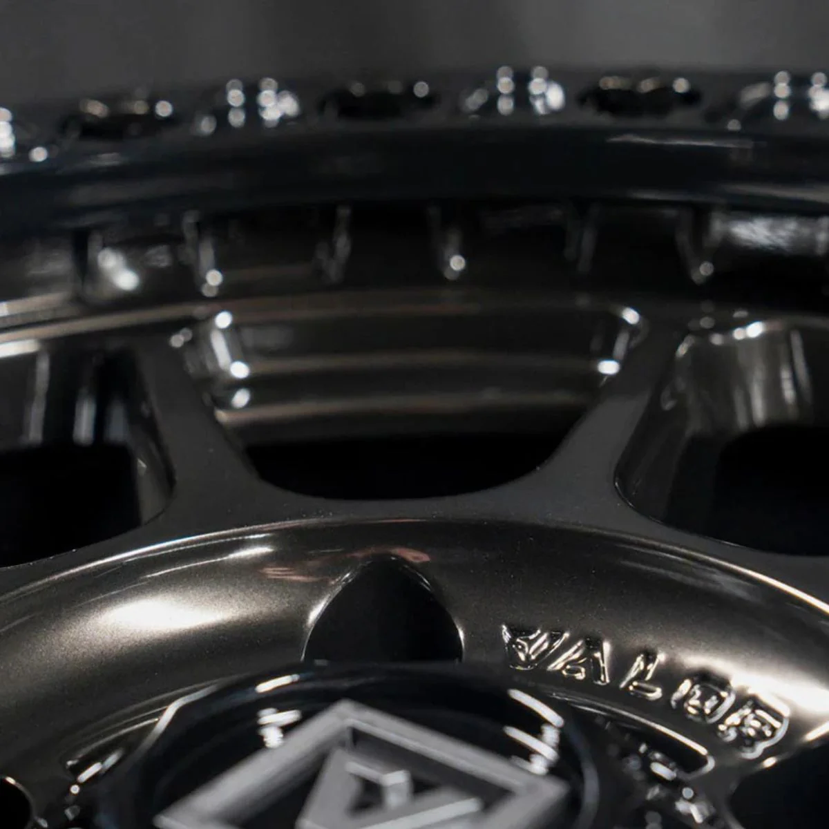 Valor Offroad V18 Beadlock UTV Wheel - Hyper Black - Image 5